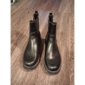 Old Navy Black Chelsea Stretch Ankle Boots Slip Resistant Faux Leather Round Toe